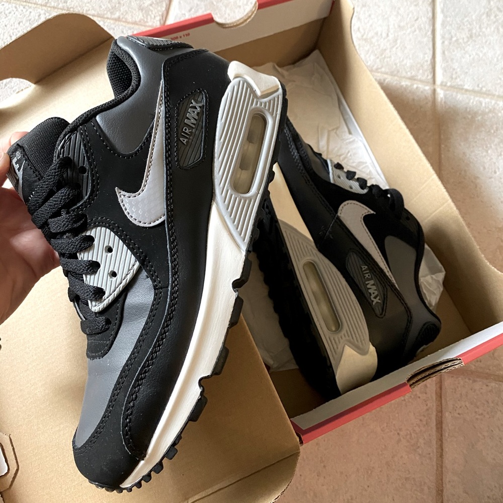 Nike Air- MAX (black and gray) 6Youth/ 7.5 woman’s